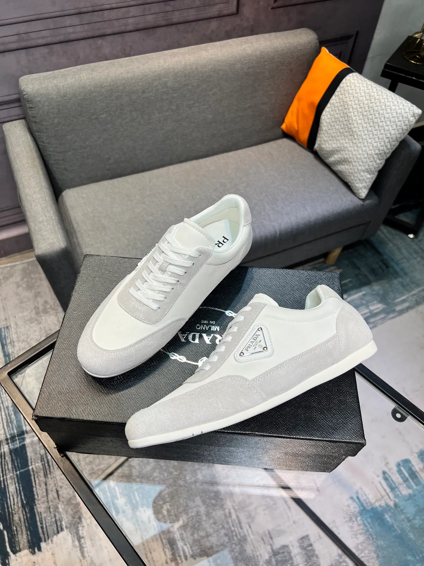 Men's shoes 💰440 PRADA (Prada) uses original cow suede, genuine leather lining, original foam wear-resistant soft outsole, casual sports version, young fashion, European and American trend, British style, actual picture color. Standard code: Men’s size 38/44 (45 can be customized)